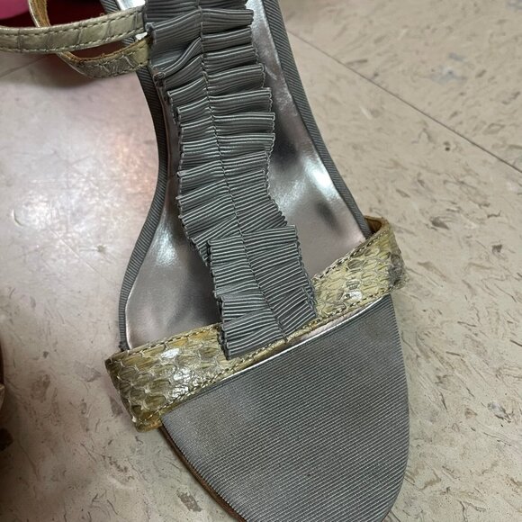 BADGLEY MISCHKA Grey Snake Leather Designer T-strap Sandals Heels 5"‎ - Picture 4 of 16